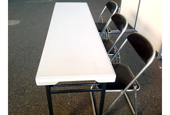 プラスチックテーブル 天板：ホワイト(W1800×D500×H700)